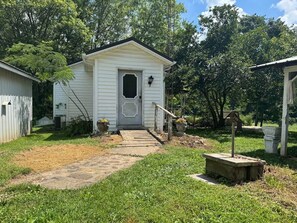 Exterior - Misty Meadows, peaceful farmhouse (Bloomington)