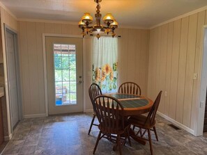 Dining - Misty Meadows, peaceful farmhouse (Bloomington)