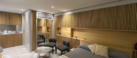 In-room safe, free WiFi, bed sheets