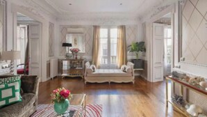 Smart TV, fireplace, stereo - Timeless Modernism in the Heart of Barcelona -A 300 m² Historic Gem with Terrace (Barcelona)
