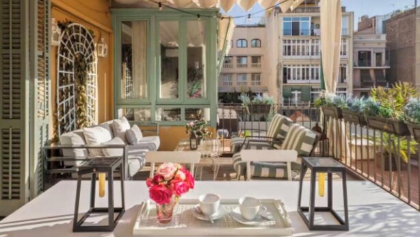 Outdoor dining - Timeless Modernism in the Heart of Barcelona -A 300 m² Historic Gem with Terrace (Barcelona)