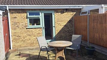 Bungalow, 1 Bedroom, Accessible | Outdoor dining