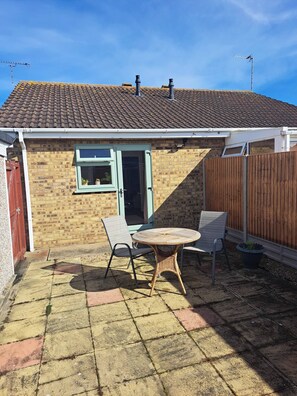 Bungalow, 1 Bedroom, Accessible | Outdoor dining