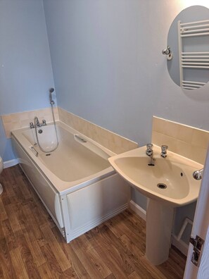 Bungalow, 1 Bedroom, Accessible | Bathroom