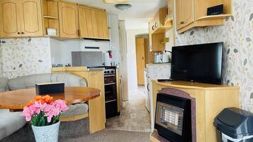 House, 3 Bedrooms, Smoking, Balcony | Room amenity