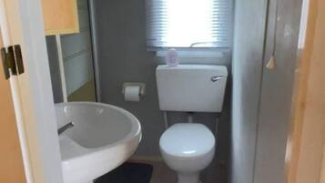 House, 3 Bedrooms, Smoking, Balcony | Bathroom
