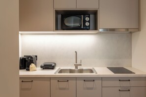 KLEO Selene | Private kitchen | Fridge, microwave