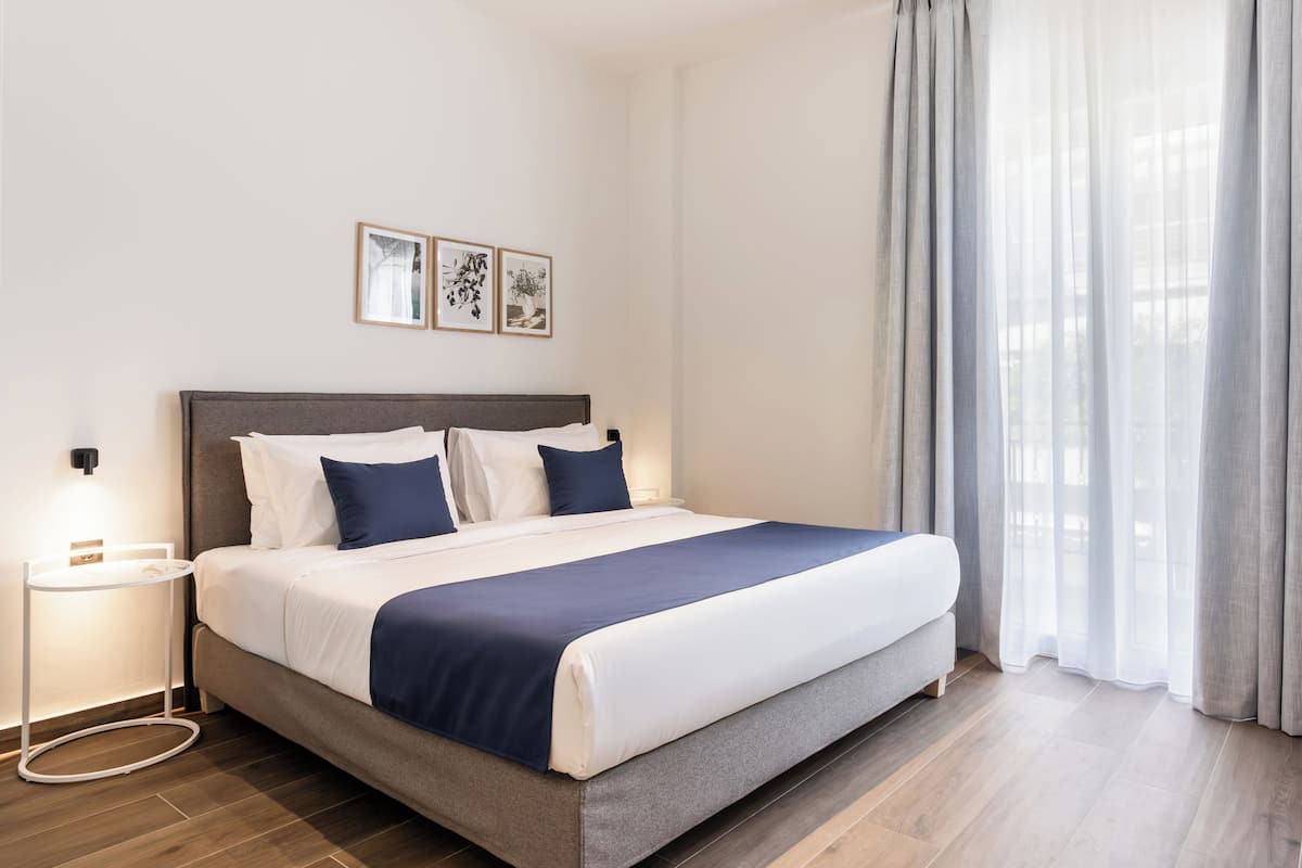 KLEO Eos | Desk, iron/ironing board, free WiFi, bed sheets