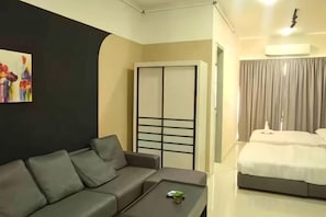 Iron/ironing board - Layover Living at KLIA South (Sepang)