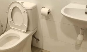 Bathroom - Layover Living at KLIA South (Sepang)