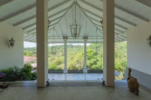 Room - The Divine Villa (Heenatigala)