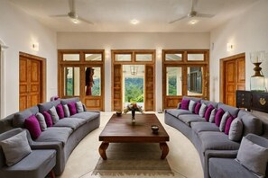 Lobby lounge - The Divine Villa (Heenatigala)