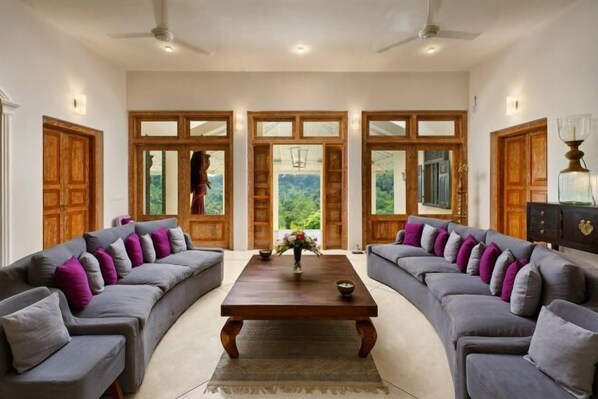 Lobby lounge - The Divine Villa (Heenatigala)