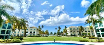 Aquatika Beach Retreat Pent House- Pools, Beach, and Rooftop Views near San Juan