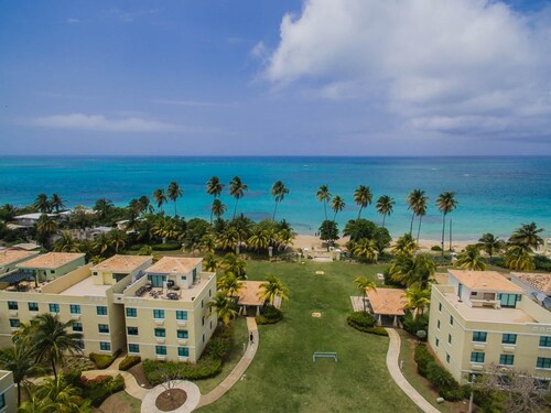 Aquatika Beach Retreat Pent House- Pools, Beach, and Rooftop Views near San Juan