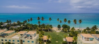 Aquatika Beach Retreat Pent House- Pools, Beach, and Rooftop Views near San Juan