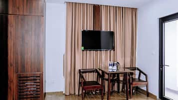 Superior-Doppelzimmer, Stadtblick | Schreibtisch, laptopgeeigneter Arbeitsplatz, kostenloses WLAN