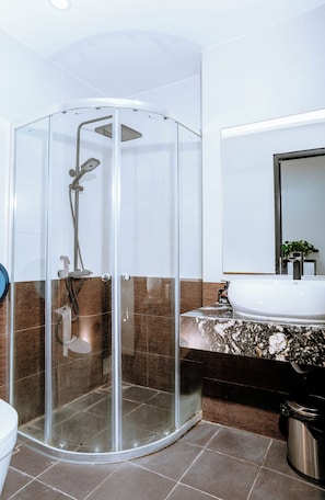 Deluxe Double Room | Bathroom amenities | Separate bathtub and shower, hair dryer, towels, soap