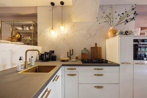 Fridge, microwave, oven, stovetop