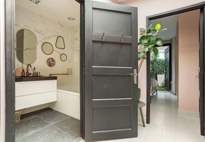 Shower, eco-friendly toiletries, hair dryer, towels