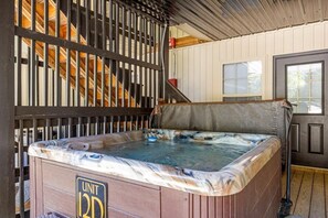 Bañera de hidromasaje cubierta