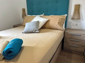 1 slaapkamer, een strijkplank/strijkijzer, gratis wifi, beddengoed