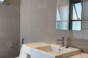 Bathroom - Jelutong Luxe Stay (Shah Alam)