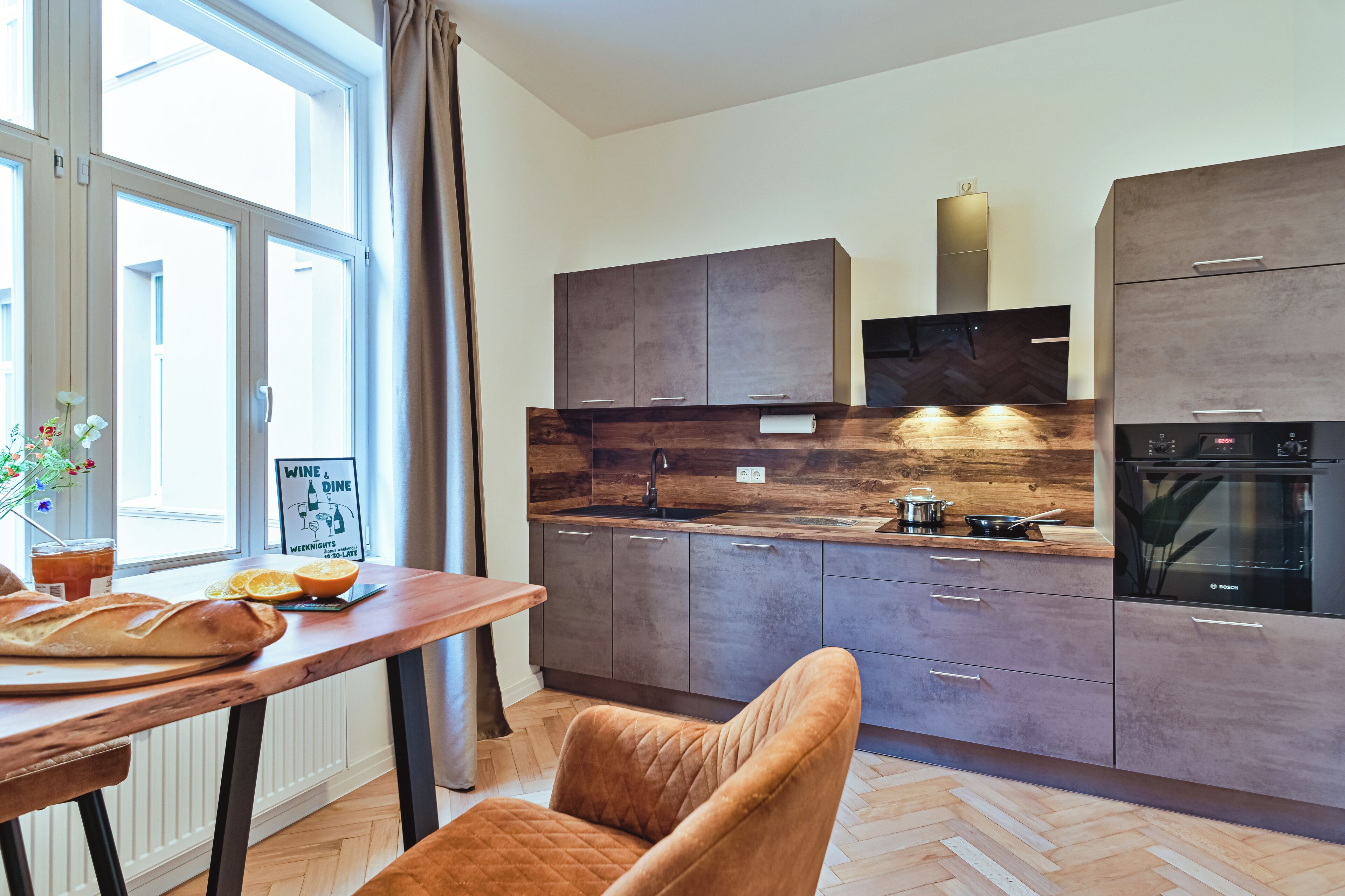 Kühlschrank, Mikrowelle, Ofen, Herdplatte