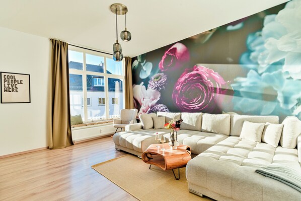 Smart TV, books, stereo
