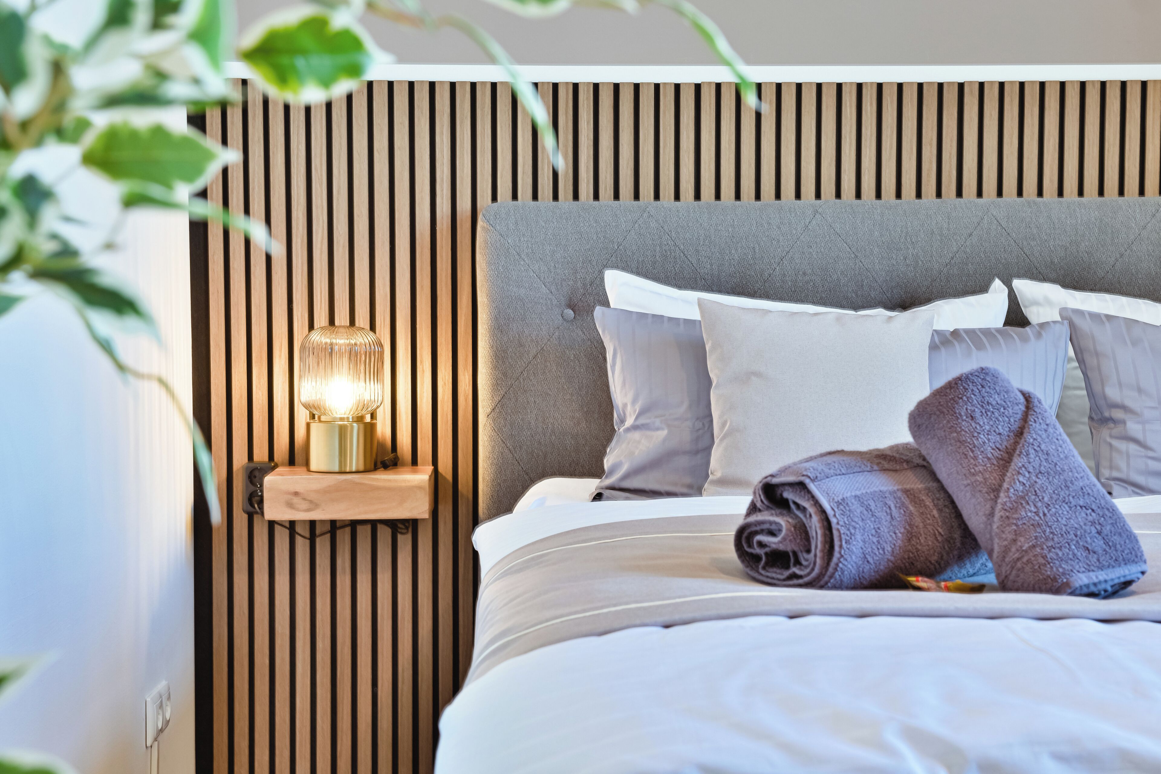 6 Schlafzimmer, Schreibtisch, Bügeleisen/Bügelbrett, Reisekinderbett