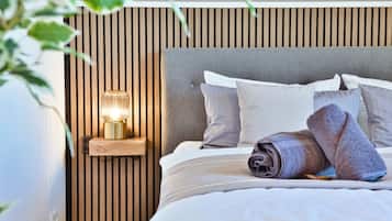 6 Schlafzimmer, Schreibtisch, Bügeleisen/Bügelbrett, Reisekinderbett