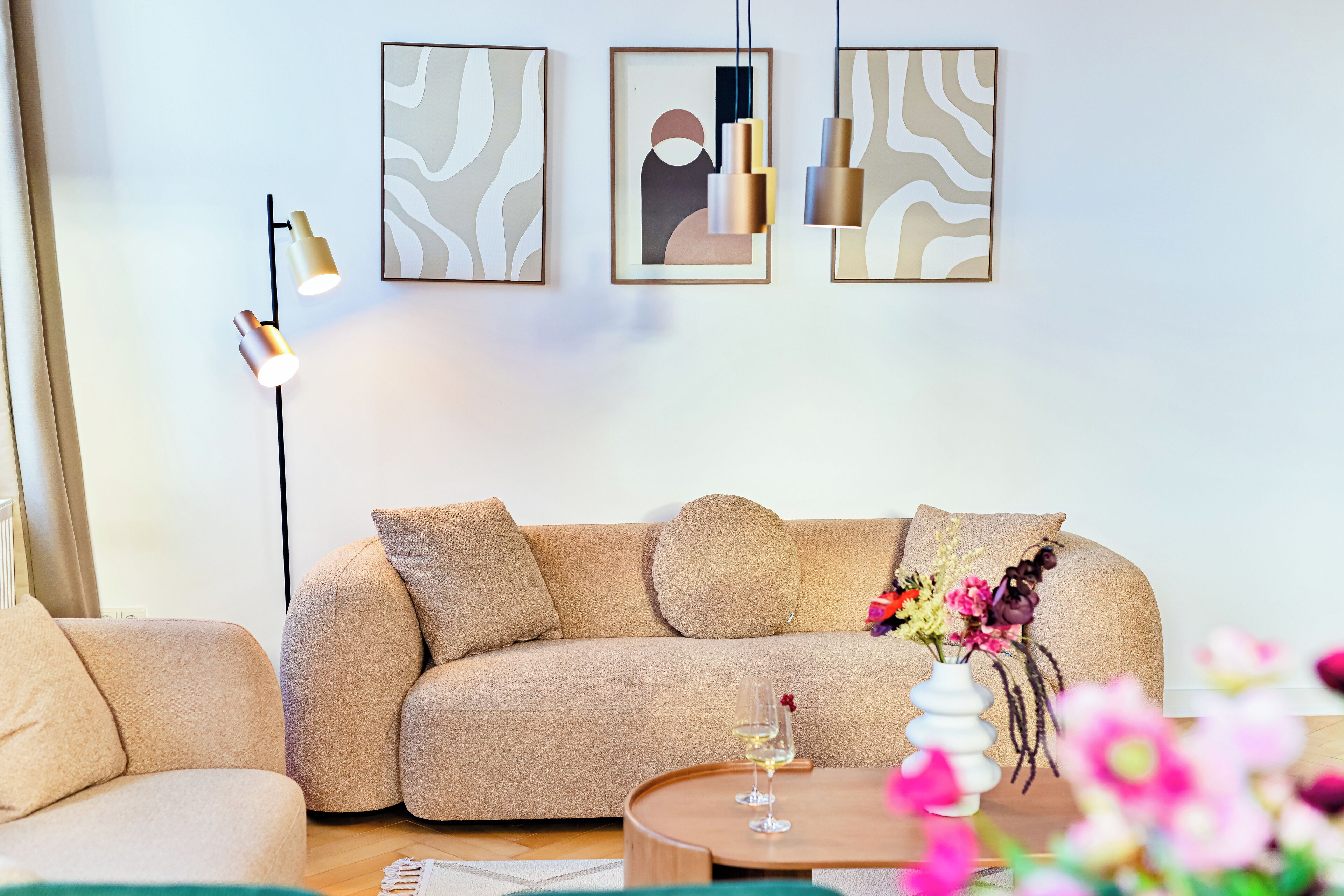 Smart TV, books, stereo