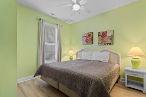 6 bedrooms, desk, iron/ironing board, free WiFi