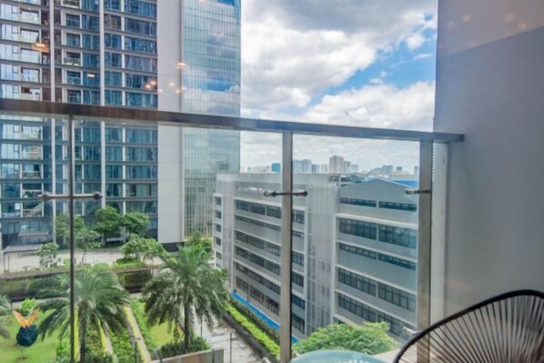 A high-rise building with a view of other buildings and a clear sky. - Vinhome Metropolis Luxury Apartment - Tiramisu House (Hanoi)