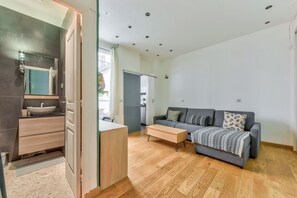 Living area - Cosy studio 9 min from Sacré Coeur Basilica (Paris)