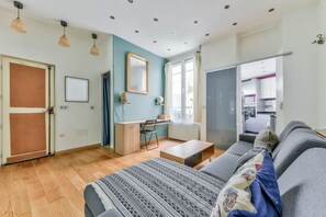 Living area - Cosy studio 9 min from Sacré Coeur Basilica (Paris)