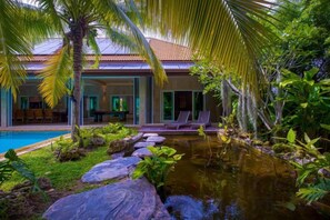 Unclassified image, 3 of 26, button - 6 Bedroom Luxury Villa on Golf Course (PH125) (Cha-am)