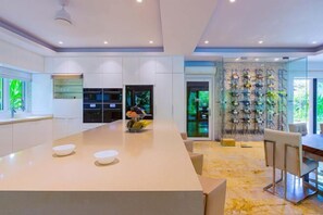 Room - 6 Bedroom Luxury Villa on Golf Course (PH125) (Cha-am)