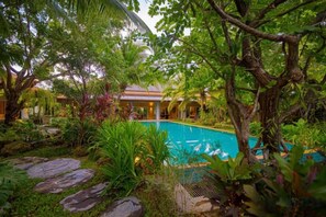 Unclassified image, 4 of 26, button - 6 Bedroom Luxury Villa on Golf Course (PH125) (Cha-am)