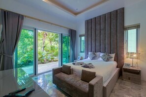 Room - 6 Bedroom Luxury Villa on Golf Course (PH125) (Cha-am)