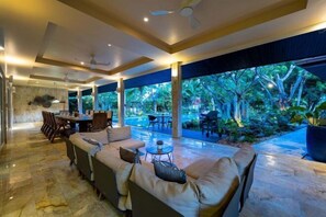 Room - 6 Bedroom Luxury Villa on Golf Course (PH125) (Cha-am)