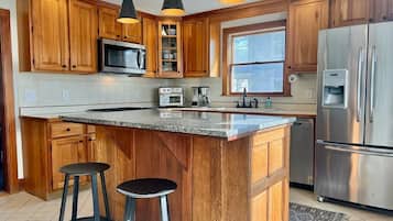 Mikrovågsugn, ugn, spishäll och diskmaskin