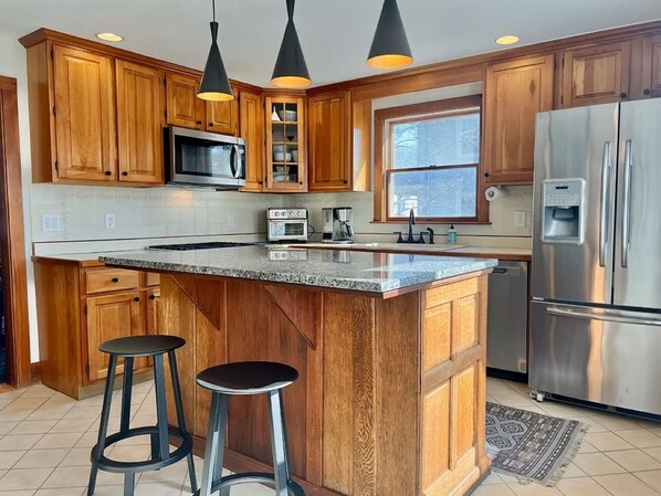 Mikrovågsugn, ugn, spishäll och diskmaskin