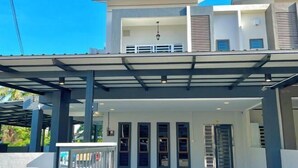 A modern two-story house with a covered patio, large windows, and a balcony. - Entire Vacation House In Sitiawan (Sitiawan)