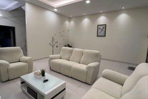 Unclassified image, 2 of 16, button - Entire Vacation House In Sitiawan (Sitiawan)