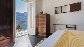 Apartment (1 Bedroom) | 1 bedroom, iron/ironing board, cots/infant beds, bed sheets