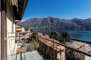 Apartment (1 Bedroom) | View from room - Lovely Apartment Overlooking the Lake (Carate Urio)