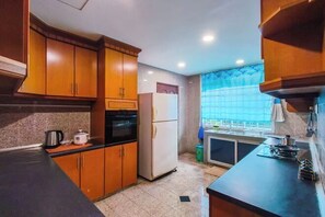 Cribs/infant beds