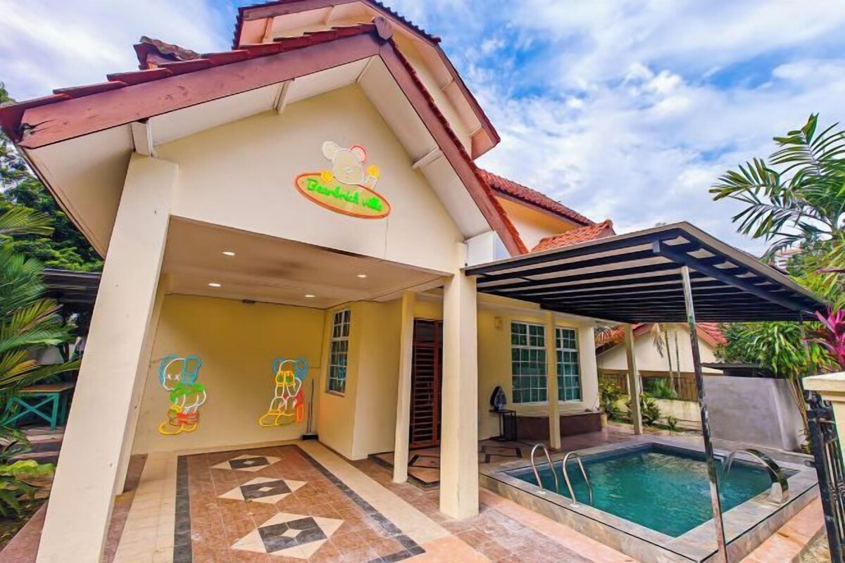 Bearbrick - Pool Villa