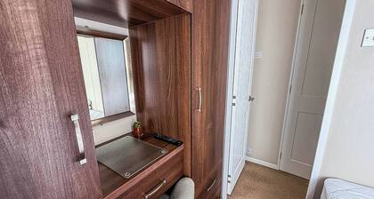 Caravan With Decking at Southview Park r